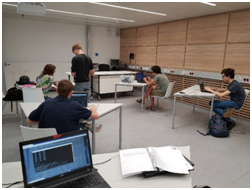 Abbildung 3: PC-Experimente werden bearbeitet